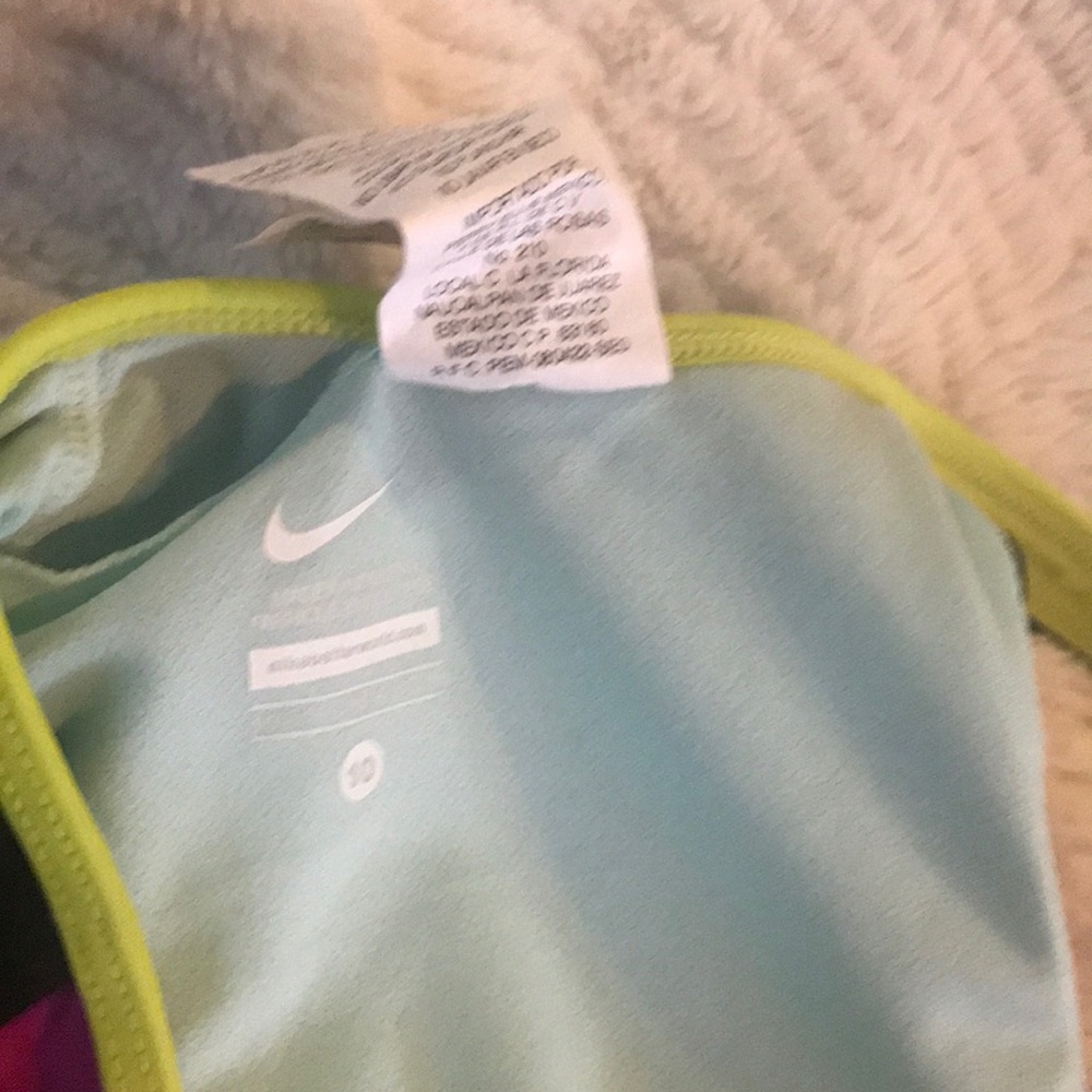 Nike - Picture 3 of 4